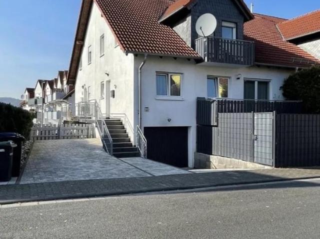 Hohe Rendite! Gepflegtes Doppelhaushälfte ohne Provision!