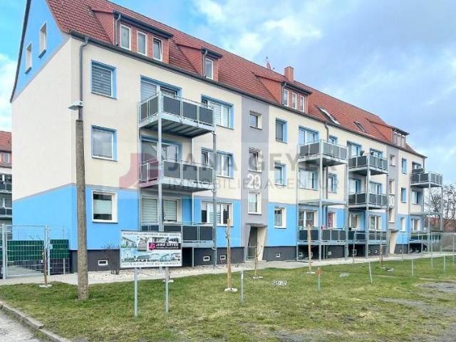 HOHENPRIEßNITZ * SO GUT WIE ERSTBEZUG * 3 ZIMMER WOHNUNG MIT BALKON * EINBAUKÜCHE * RUHIGE WOHNANLAGE * PARKPLATZ VOR DER TÜR