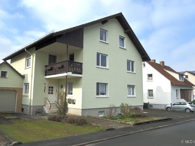 Hohenroda Ortsteil: Ein bis Zweifamilienhaus mit Werkstatt, Nebengebäude und Garagen