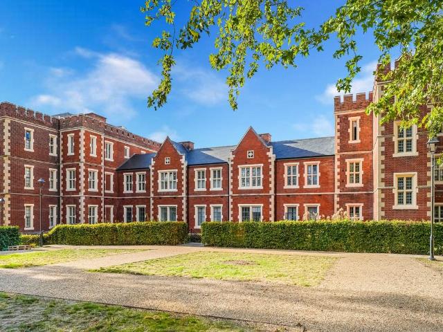 Holt Gardens, London SW17, 2 bed flat to rent, £2,750 pcm | PrimeLocation