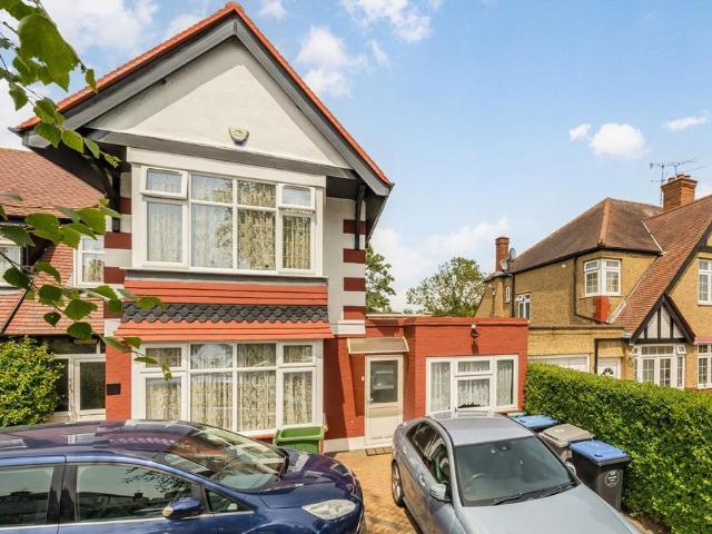 Holt Road, Wembley HA0 2 bed house £2,150 pcm £496 pw