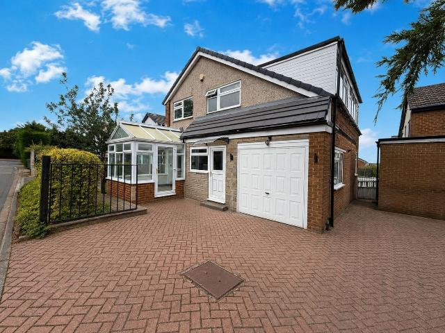 Holt Walk, Leeds, West Yorkshire, UK LS16, 4 bed detached house to rent, £1,800 pcm | PrimeLocation