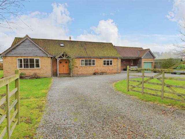 Holtby Lane, Holtby, York 3 bed detached bungalow to rent £1,995 pcm £460 pw