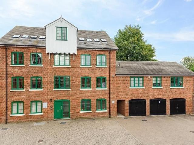 Holters Miil, The Spires CT2, 2 bed flat to rent, £1,300 pcm | PrimeLocation
