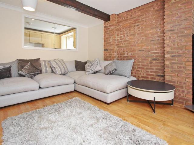 Holters Mill, Canterbury, Kent, CT2 2 bed flat to rent £1,300 pcm £300 pw
