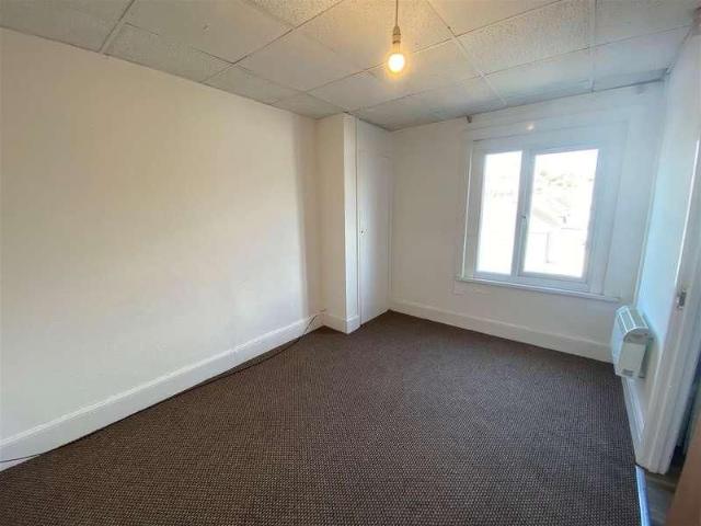 Holton Road, Barry, CF63