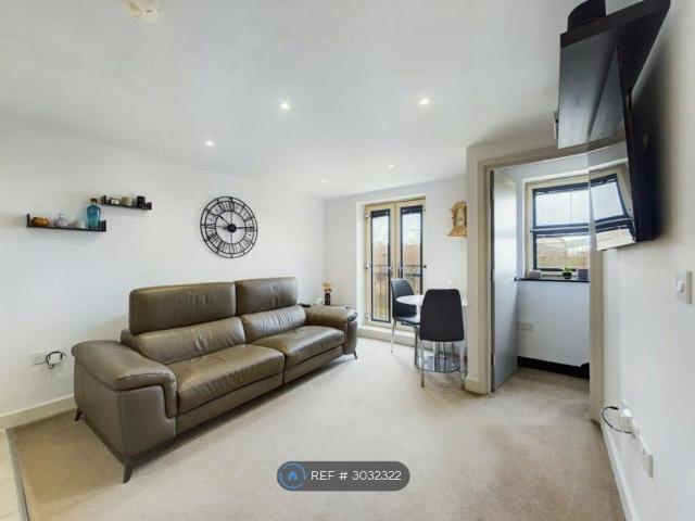 Holts Crest Way, Leeds LS12, 2 bed terraced house to rent, £1,375 pcm | PrimeLocation