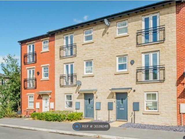 Holts Crest Way, Leeds LS12, 2 bed terraced house to rent, £1,400 pcm | PrimeLocation