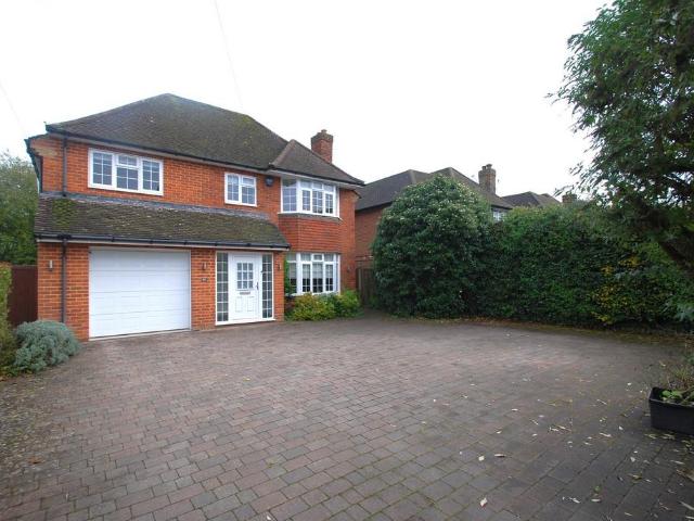 Holtspur Top Lane, Beaconsfield. 5 bed detached house to rent £3,500 pcm £808 pw