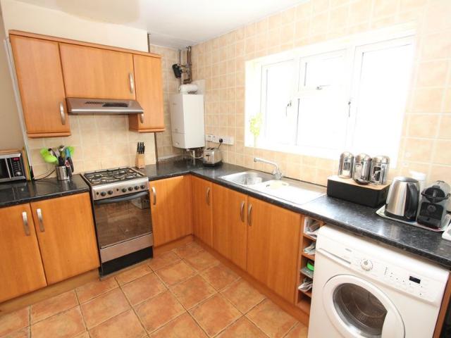 Holtspur Court, Heath Road, Beaconsfield HP9, 2 bed flat to rent, £1,450 pcm | PrimeLocation