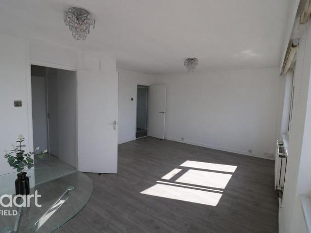Holtwhites Hill, ENFIELD 2 bed apartment to rent £1,800 pcm £415 pw