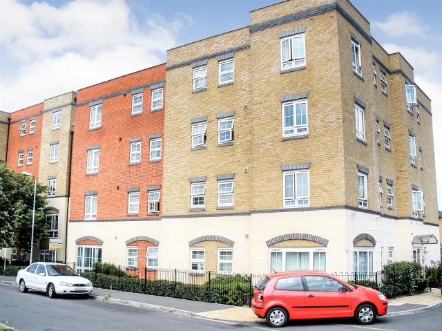 Holyhead Mews, Cippenham SL1, 2 bed flat to rent, £1,550 pcm | PrimeLocation