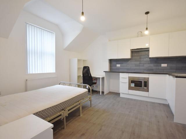 Holyhead Road, Coventry CV1, Studio to rent, £700 pcm | PrimeLocation