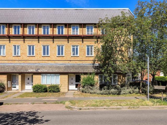 Holyoake Court, Whitehill Road, Cambridge CB5, 2 bed flat to rent, £1,850 pcm | PrimeLocation