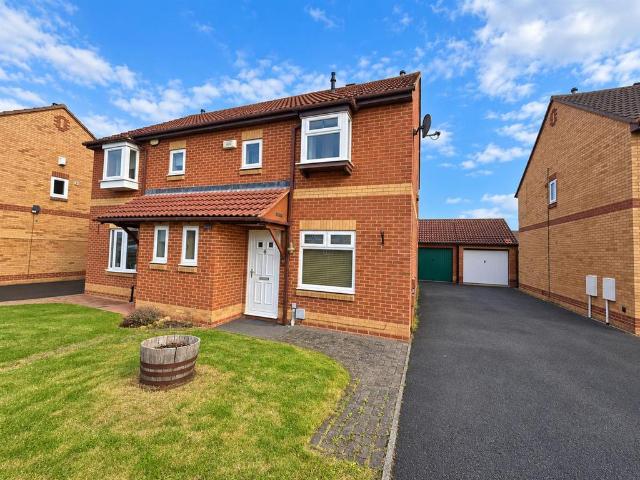 Holystone Drive, Ingleby Barwick 3 bed semi detached house to rent £950 pcm £219 pw