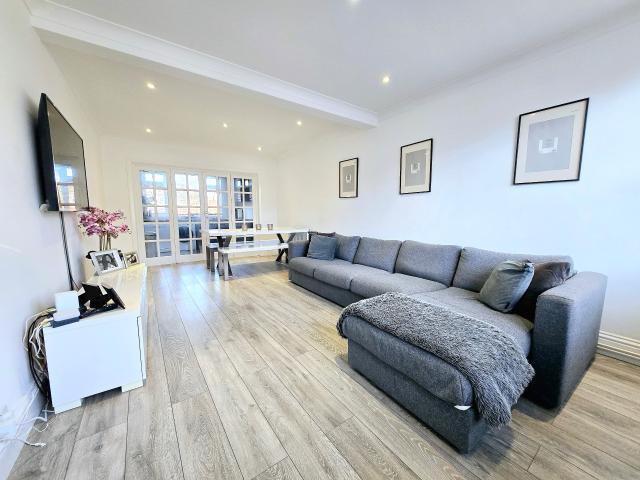 holyrood avenue, harrow