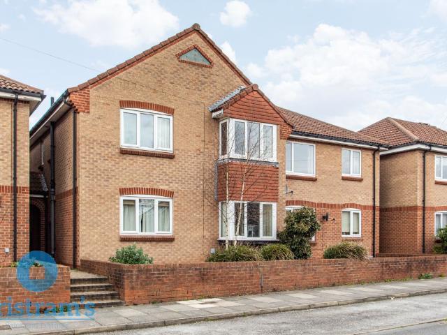 Holyrood Court, Bramcote NG9, 2 bed flat to rent, £850 pcm | PrimeLocation