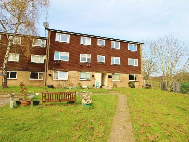 Holyrood Crescent, St.Albans AL1, 1 bed flat to rent, £1,200 pcm | PrimeLocation