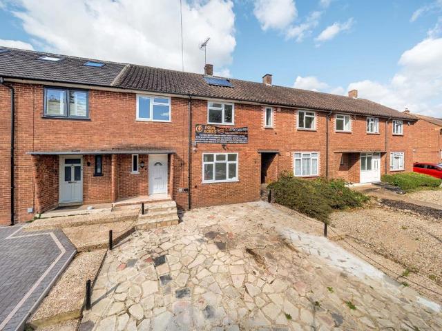 Holyrood Crescent St. Albans AL1 3 bed terraced house to rent £3,000 pcm £692 pw
