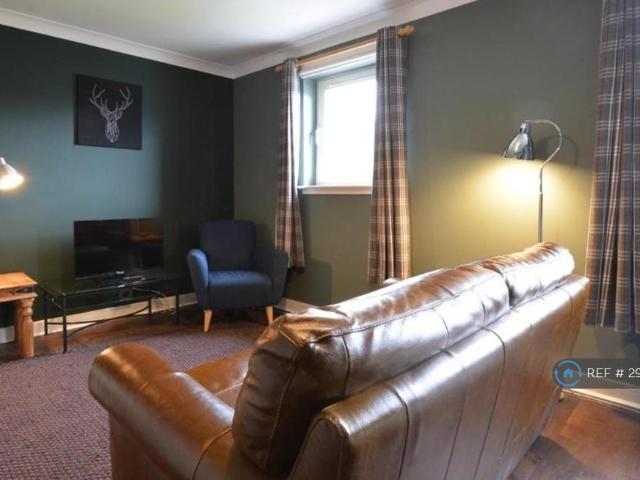 Holyrood Road, Edinburgh, EH8 2 bed flat to rent £2,250 pcm £519 pw