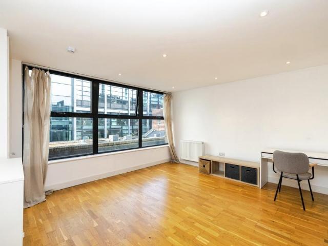 Holywell Lane, Shoreditch, London, EC2A 1 bed apartment to rent £2,250 pcm £519 pw