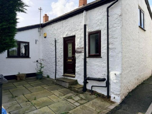 Holywell Road, Caerwys 3 bed detached house to rent £1,250 pcm £288 pw
