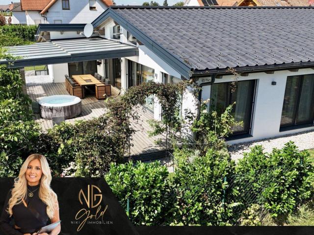 Holz. Design. Luxus. Moderner Massivholz Bungalow mit Gartenparadies & Outdoor Wellness und High End Technik nahe Stockerau