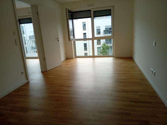 Holzfußboden & Balkon zum begrünten Innenhof – 2 Zimmer in Bochum Ehrenfeldstraße