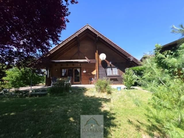 Holzhaus mit Garten und privatem Seezugang – Wohnen, wo andere Urlaub machen!