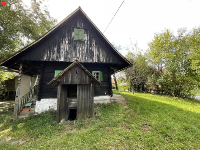Holzhaus mit großzügigem Grundstück