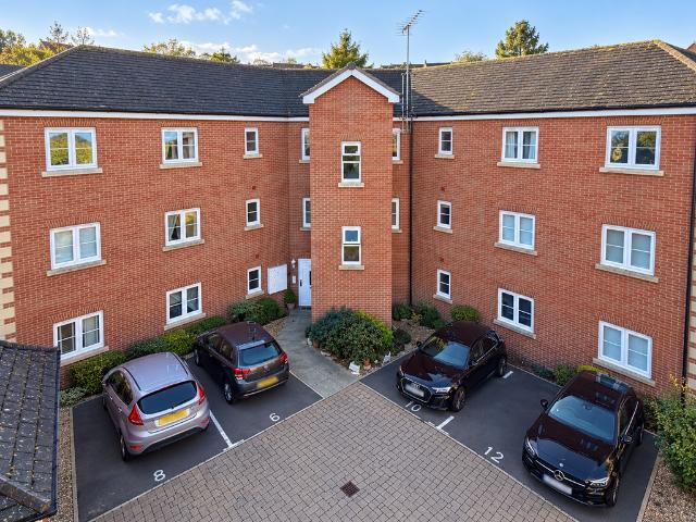 Holbeach Drive Kingsway, Gloucester GL2 2 bed flat to rent £1,150 pcm £265 pw