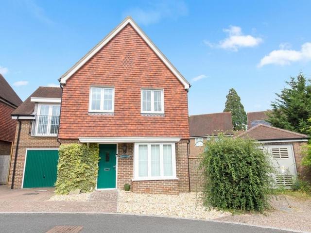 Holbeck Walk, Lindfield, RH16 4 bed detached house to rent £2,700 pcm £623 pw