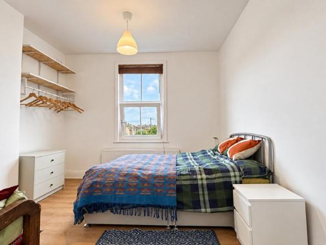 Holberton Gardens Flat share to rent £900 pcm £208 pw