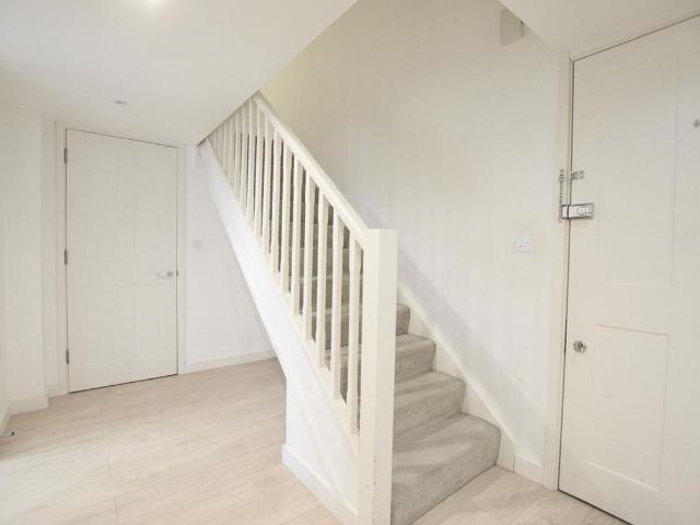 Holbrook Road, Stratford E15, 2 bed flat to rent, £2,100 pcm | PrimeLocation
