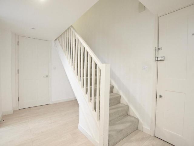 Holbrook Road, Stratford, E15 2 bed flat to rent £2,200 pcm £508 pw