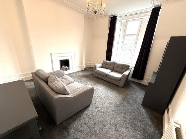 Holburn Street, Aberdeen, AB10 2 bed flat to rent £750 pcm £173 pw