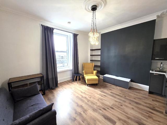 Holburn Street, City Centre. 1 bed flat to rent £625 pcm £144 pw