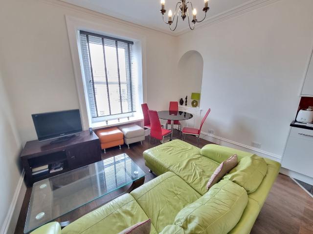 Holburn Street, Holburn, Aberdeen AB10, 2 bed flat to rent, £700 pcm | PrimeLocation