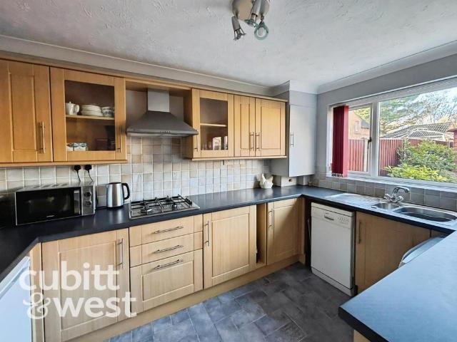 Holcot Lane Portsmouth PO3 4 bed townhouse to rent £1,800 pcm £415 pw