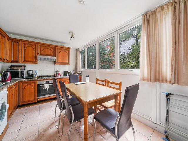 Holcroft Court, Clipstone Street. 3 bed flat to rent £3,950 pcm £912 pw