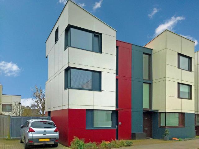 Holden Avenue, Oxley Park, MK4 3 bed end of terrace house to rent £1,595 pcm £368 pw