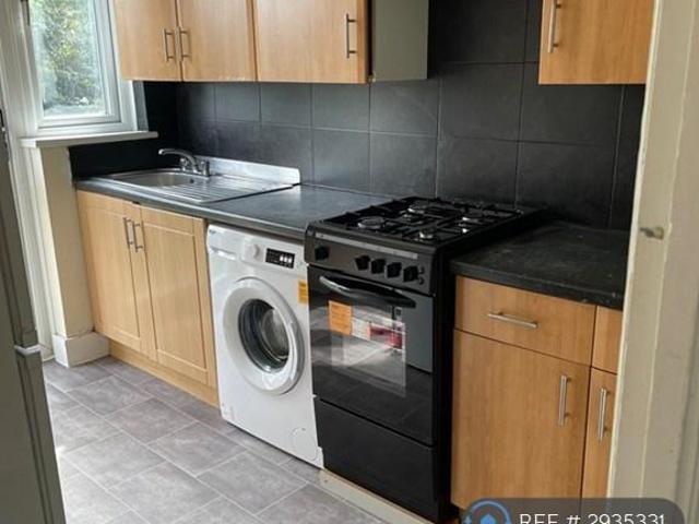 Holden Avenue, London, NW9 4 bed terraced house to rent £2,575 pcm £594 pw