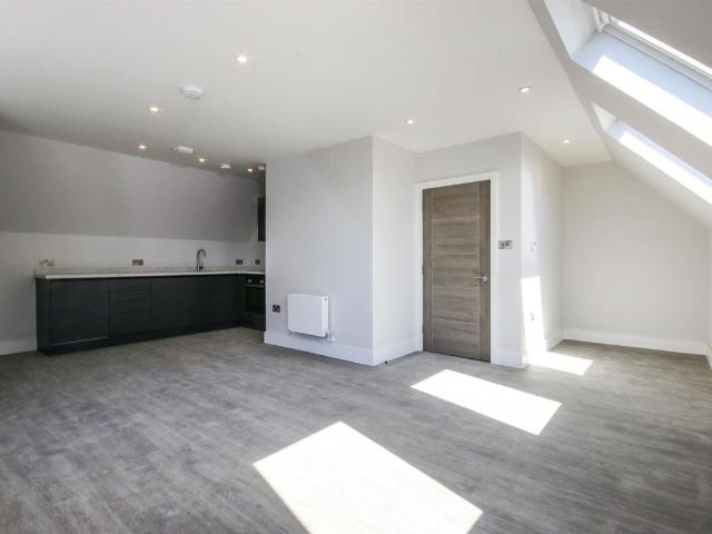 Holden Road N12, Studio to rent, £1,450 pcm | PrimeLocation