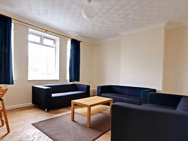 Holdenhurst Road, Bournemouth BH8, 4 bed maisonette to rent, £1,650 pcm | PrimeLocation