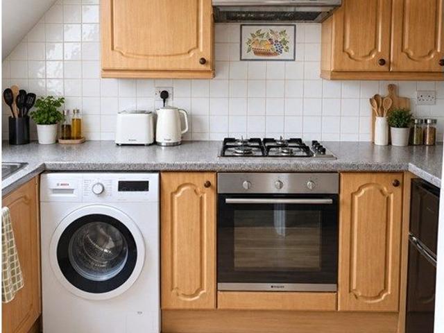 Holdenhurst Road, Bournemouth BH8, 2 bed flat to rent, £1,050 pcm | PrimeLocation