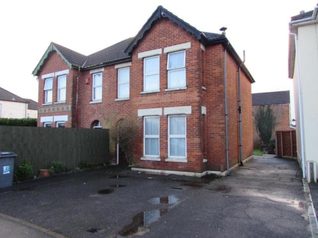 Holdenhurst Road, Bournemouth. 1 bed semi detached house to rent £495 pcm £114 pw