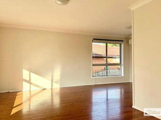 Matthew Pearce catchment! Family house with big backyard!