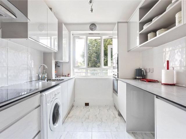 Holdsworth House, Tulse Hill, London SW2, 3 bed flat to rent, £2,600 pcm | PrimeLocation