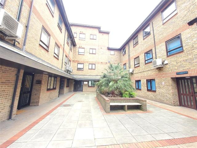 Holgate Court, Western Road, Romford RM1, Studio to rent, £1,295 pcm | PrimeLocation