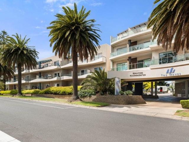 Holiday Apartment by the Beach!